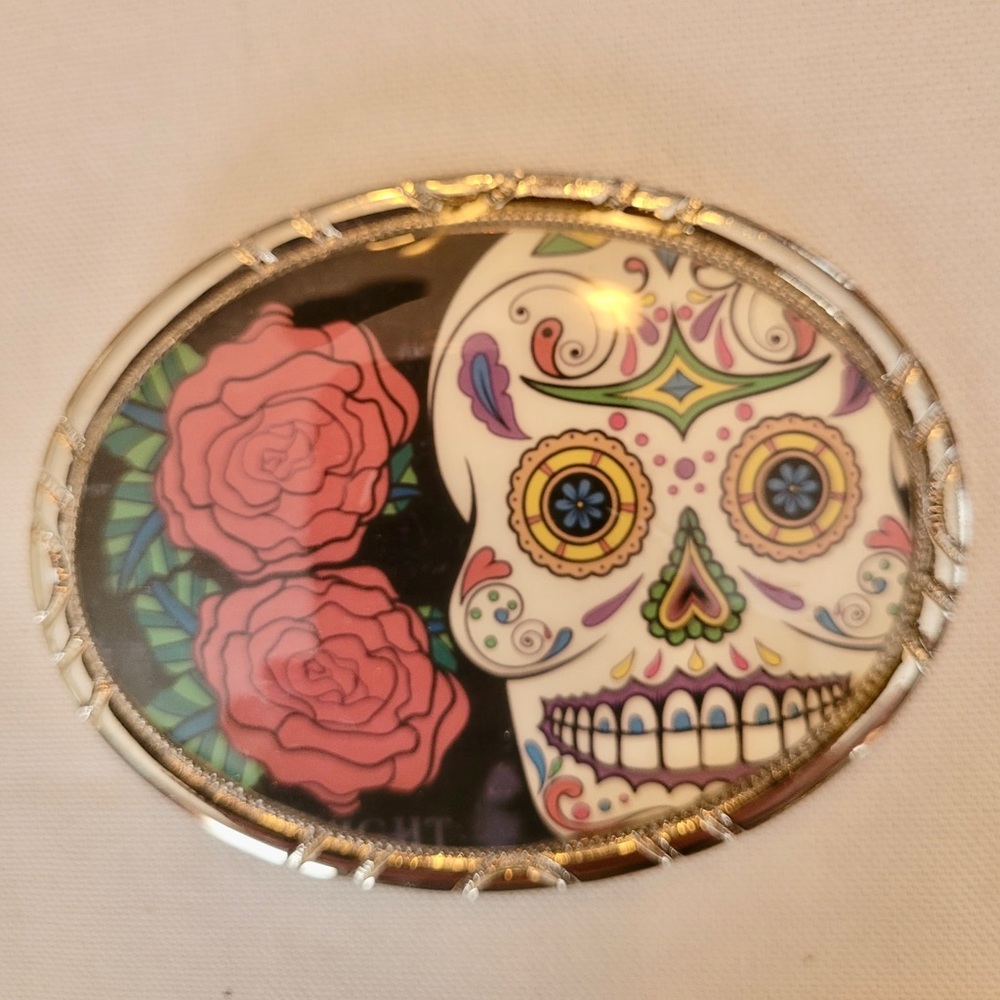 Skull with roses belt buckle